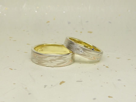 http://www.mokumeganeya.com/blog/customer/assets_c/2011/10/1110022木目金の結婚指輪02_梅田店-thumb-450x338-11381.jpg