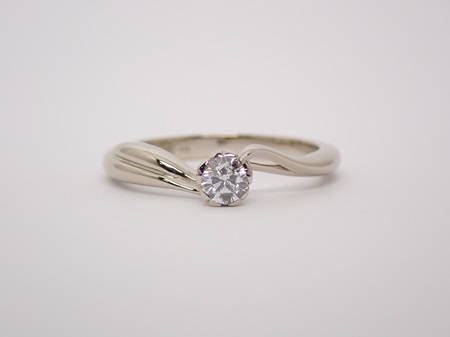 24052305単色の婚約指輪G002.JPG